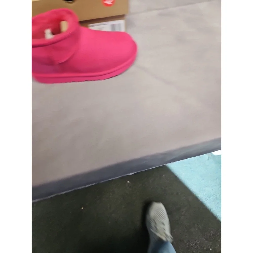 UGG Kids' Classic Ultra Mini Boot with Original Box 1130750K Pink Size 3 kids